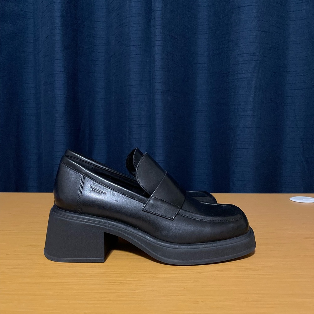 Vagabond Black Dorah Leather Heeled Loafers - Picture 3 of 10